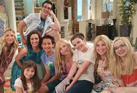 ‘Liv And Maddie’ Series Finale Photos — Cast Shares Pics From Set – TVLine