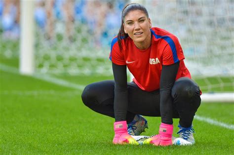 Ex goleira dos EUA Hope Solo é presa por dirigir bêbada crianças