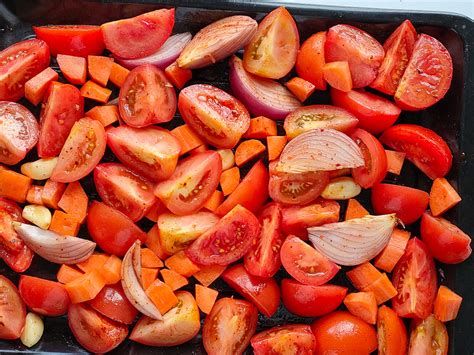 Creamy Roasted Garlic Tomato Soup No Cream Go Healthy Ever After