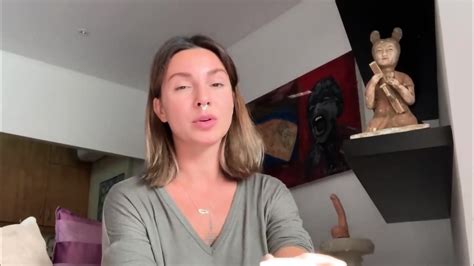 TUTORIAL How To LICK And FINGER Girls Horny Roxy