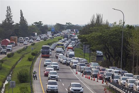 Tol Cipali Hingga Cikampek Satu Arah Mulai Pukul Siang Ini