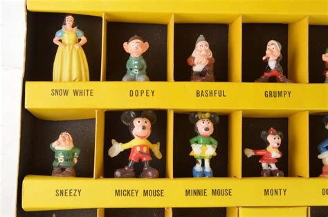 34 Hand Painted Marx Disneykins Plastic Figures In Display Box Mint