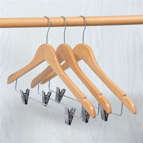 China China Wooden Hangers Factory Cheap Lotus Wood Hanger Hotel Room