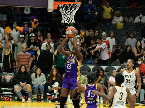 La Sparks Perpanjang Kekalahan Beruntun Indiana Fever Mainbasket