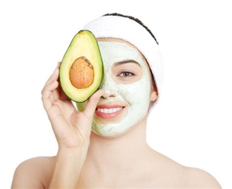 Cómo hacer mascarillas de aguacate para el rostro