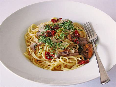 Spaghetti Mit Champignons Und Feta Von Pralinchen Chefkoch