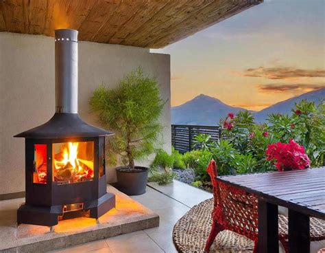 Choosing Your Backyard Warmth: Fire Pit vs Chiminea - MAX Fire Pits