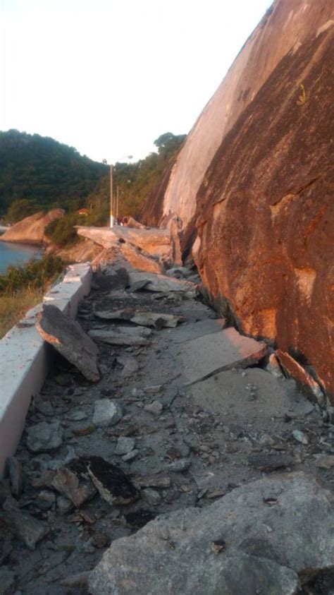 Deslizamento De Pedra Bloqueia Entrada Da Fortaleza De Santa Cruz Em