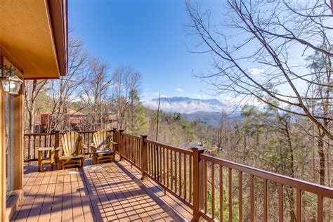 7 Extraordinary Cabins with Mountain Views in Gatlinburg, TN