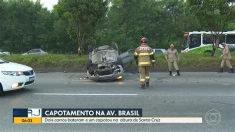 Dois Carros Batem Na Avenida Brasil Bom Dia Rio G1