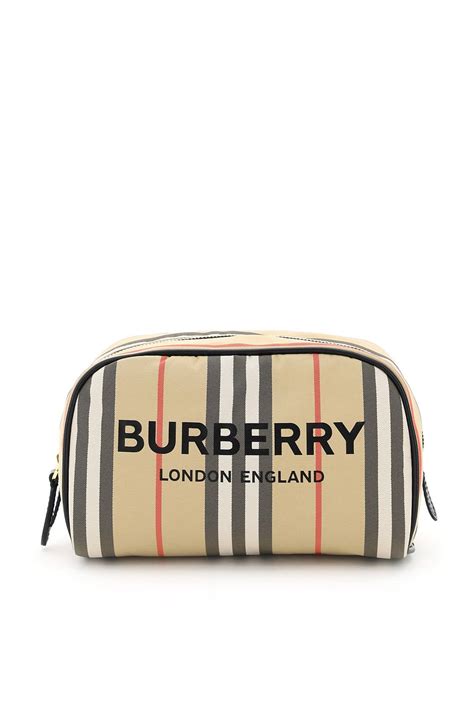 Kuvaa Aiheesta Burberry Beauty Bag