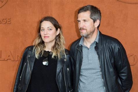 Photo Marion Cotillard Et Guillaume Canet Dans Le Village Pendant Les