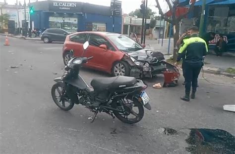 Un Motociclista Fue Hospitalizado Tras Chocar Con Un Auto En La Avenida