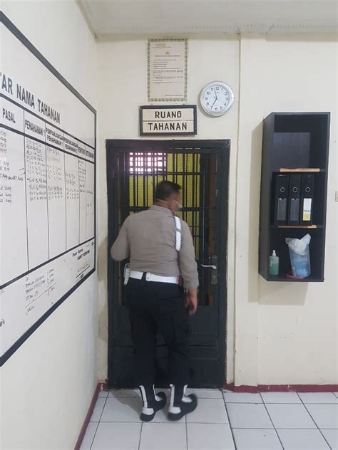 Kanit Provost Polsek Pasar Kemis Polresta Tangerang Cek Ruang Tahanan