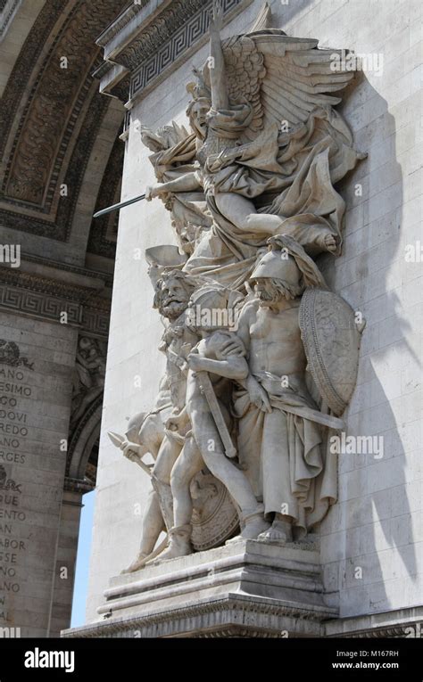 Une Sculpture Sur L Arc De Triomphe Etoile Appel Le D Part Des