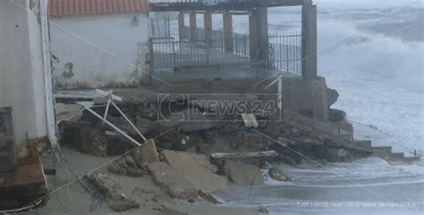 Maltempo A Tropea Le Mareggiate Distruggono Lidi E Campeggi