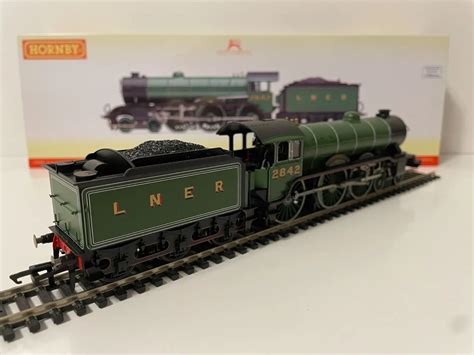 Hornby R3447 Oo Gauge Lner 4 6 0 B17 Kilverstone Hall No 2842 Ebay