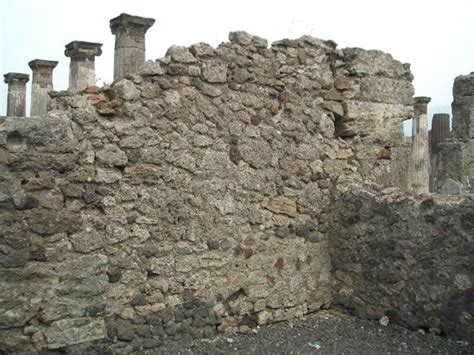 VI 6 14 Pompeii May 2005 Rear Room South East Corner According To