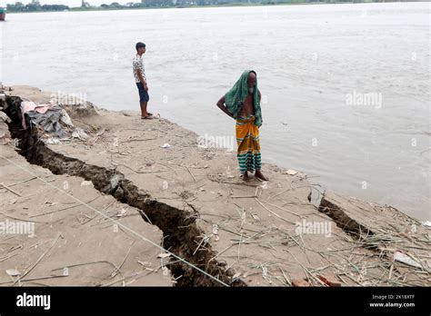 Dhaka Dhaka Bangladesh Th Set Un Uomo Guarda Il Fiume Padma