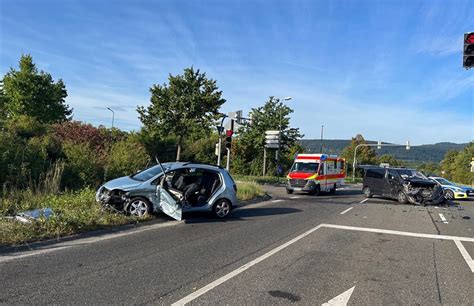 Über rote Ampel gefahren Drei schwerverletzte Frauen bei