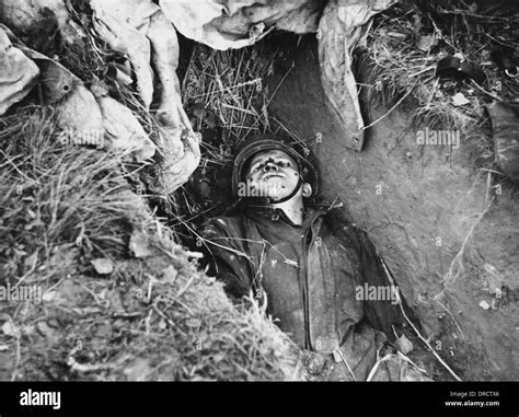 Muerto El Soldado Alemán De La Segunda Guerra Mundial Fotografía De