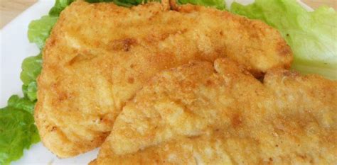 Fil De Peixe Frito Bem Temperado E Macio Por Dentro Uma Croc Ncia