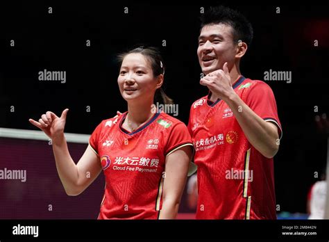 China S Zheng Si Wei Right And Huang Ya Qiong Celebrates After