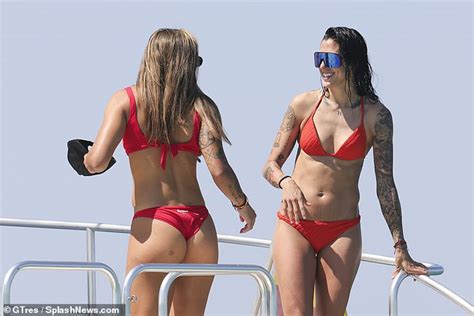 Spain S Women S World Cup Winners Party On A Yacht In Ibiza As Kiss