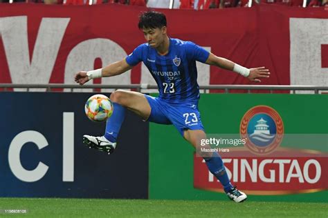 Kim Tae Hwan Of Ulsan Hyundai In Action During The Afc Champions