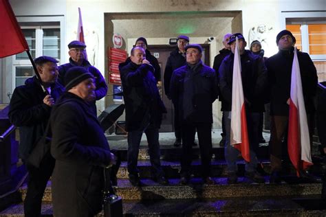 Rybnik Protest W Obronie Medi W Przed Siedzib Tvp Sprzeciw Wobec