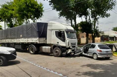 Una Mujer Herida Tras Un Choque Entre Un Auto Y Un Camión Lujan Hoy