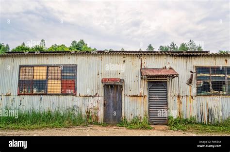 Corrugated Iron Shack High Resolution Stock Photography And Images Alamy