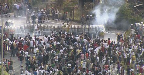 G1 Confronto Entre Policiais E Ativistas Marca Protesto 70 Mil Em