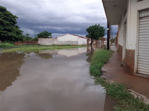 Forte Chuva Deixa Ruas E Casas Alagadas Em Jana Ba Grande Minas G