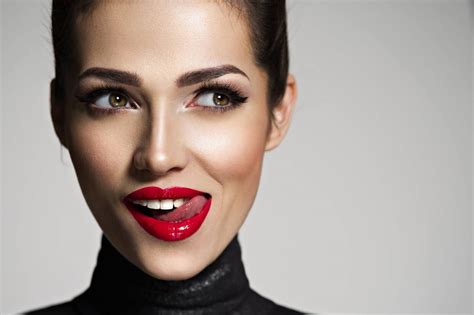 Tutorial De Fiesta Maquillaje Con Labios Rojos