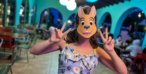 Walibi Holland Verkoopt Maskers Met Kop Van Mascotte Looopings