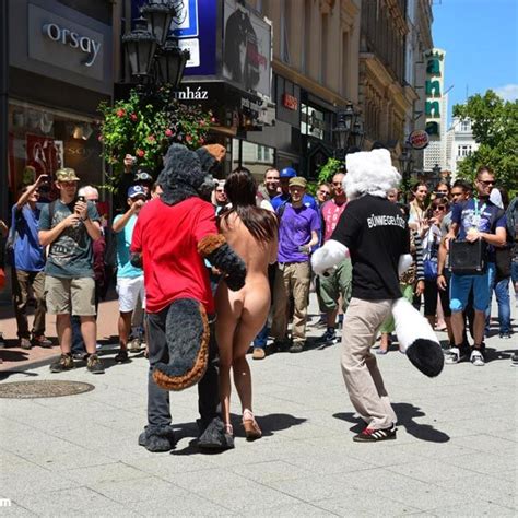 Picture DVD 22 Nude In Public DVD Store