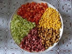 Рецепт салата с кириешками — простые,сытные, легкие в приготовлении ...