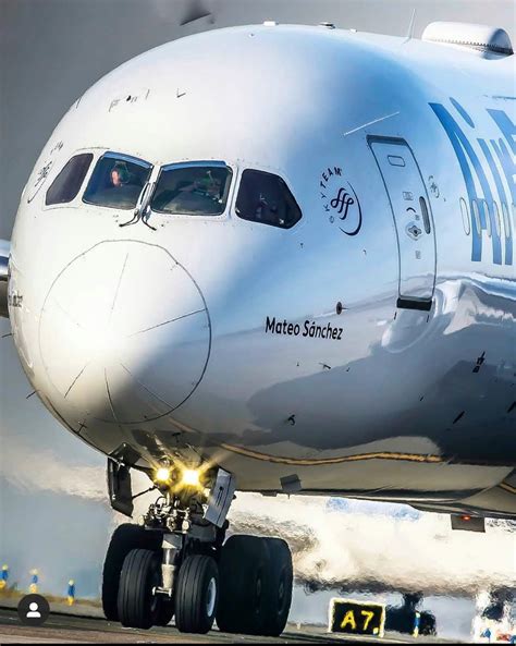 The Boeing 787 Dreamliner : r/aviation