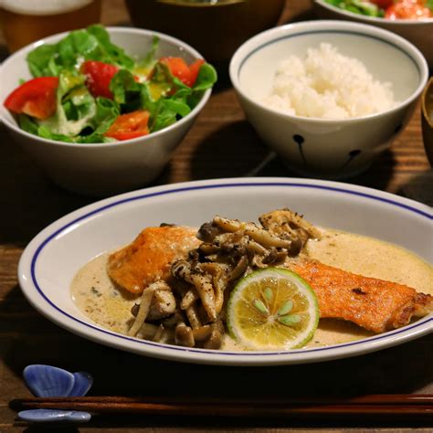 秋鮭ときのこの味噌バタームニエル 週末ふうふじかん