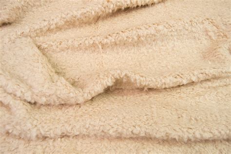 Tela de pelo sintético rizado por metro edición limitada rosa nude SP Textilpeloshop es