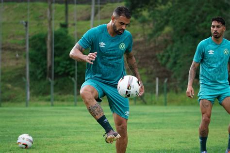 Zagueiro Tem Les O Grave E Desfalca A Chapecoense Na Sequ Ncia Do Estadual