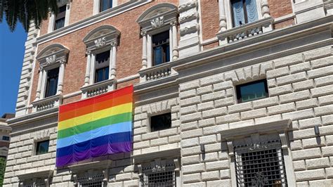 La Embajada de EE UU ante el Vaticano exhibirá la bandera del orgullo