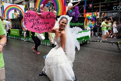 La Gay Pride de New York célèbre la légalisation du mariage homosexuel Association STOP Homophobie