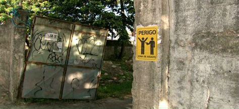 Moradores Do Cabo Colam Cartazes Para Alertar Sobre Reas Violentas