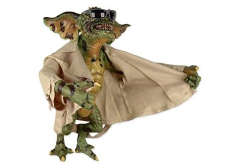 NECA Flasher Gremlin Stunt Puppet Prop Replica Gremlins Toys UK