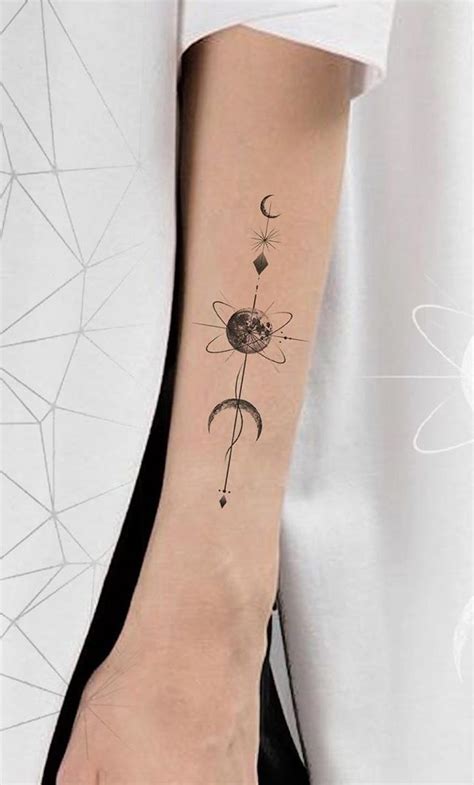 Minimalist Moon Tattoo Ideas You Ll Want For Your First Tattoo