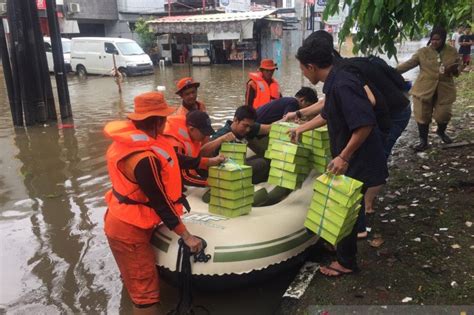 Menteri Bumn Tinjau Posko Banjir Pupuk Indonesia Salurkan Bantuan