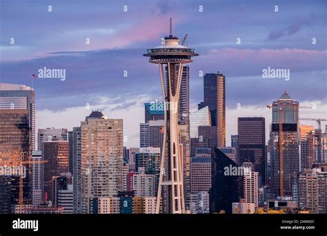 Seattle skyline with evening sunset colors Stock Photo - Alamy