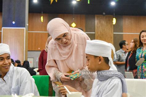 50 Pelajar Tahfiz Terima Sumbangan Duit Raya Warta Oriental